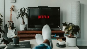 Cómo ver Netflix en la televisión: métodos, alternativas y apps oficiales en 2024